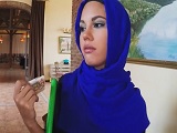 Le doy una propina a la árabe para tener sexo con ella..